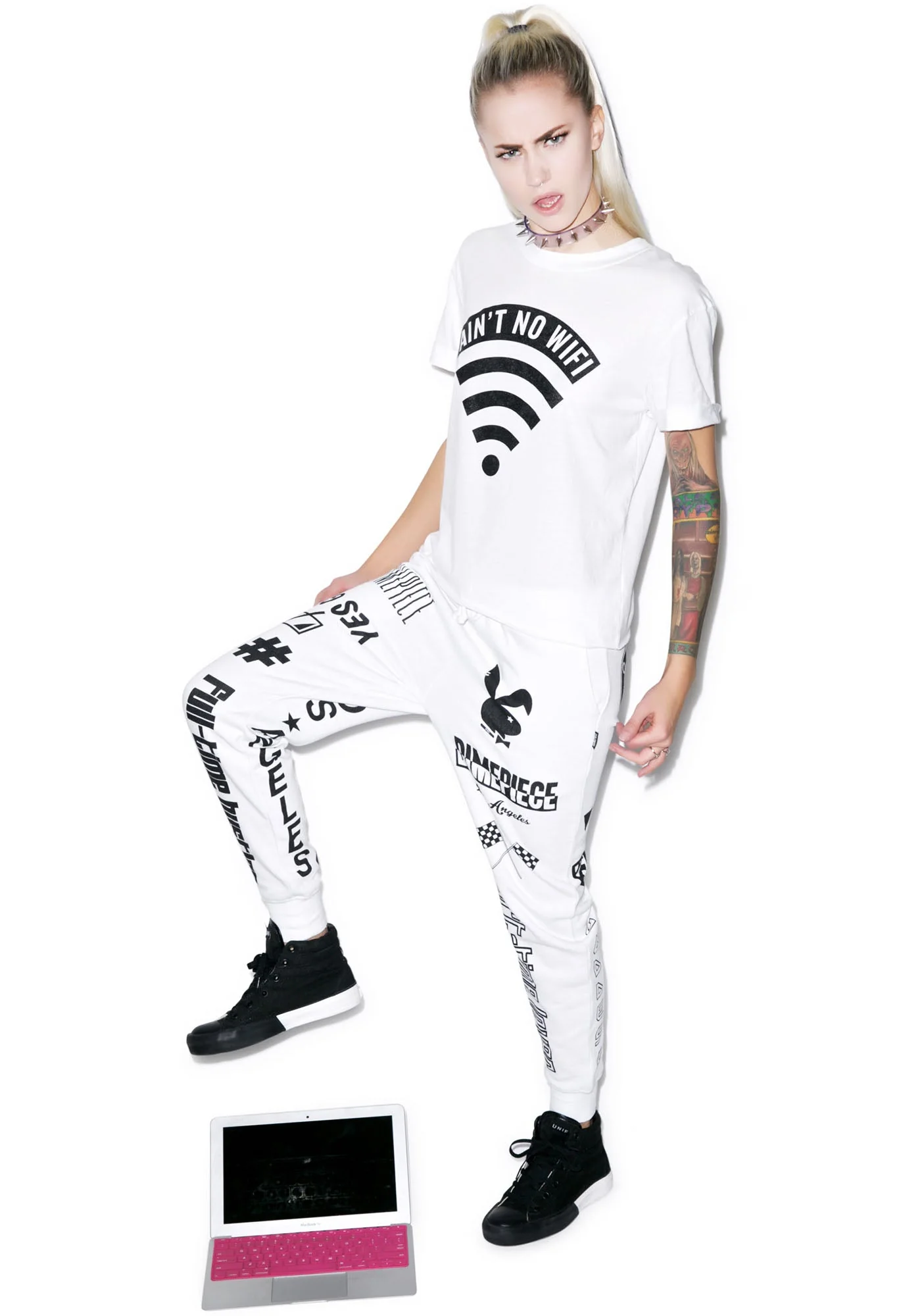 Aint No Wifi Crop Tee - White - Image 3