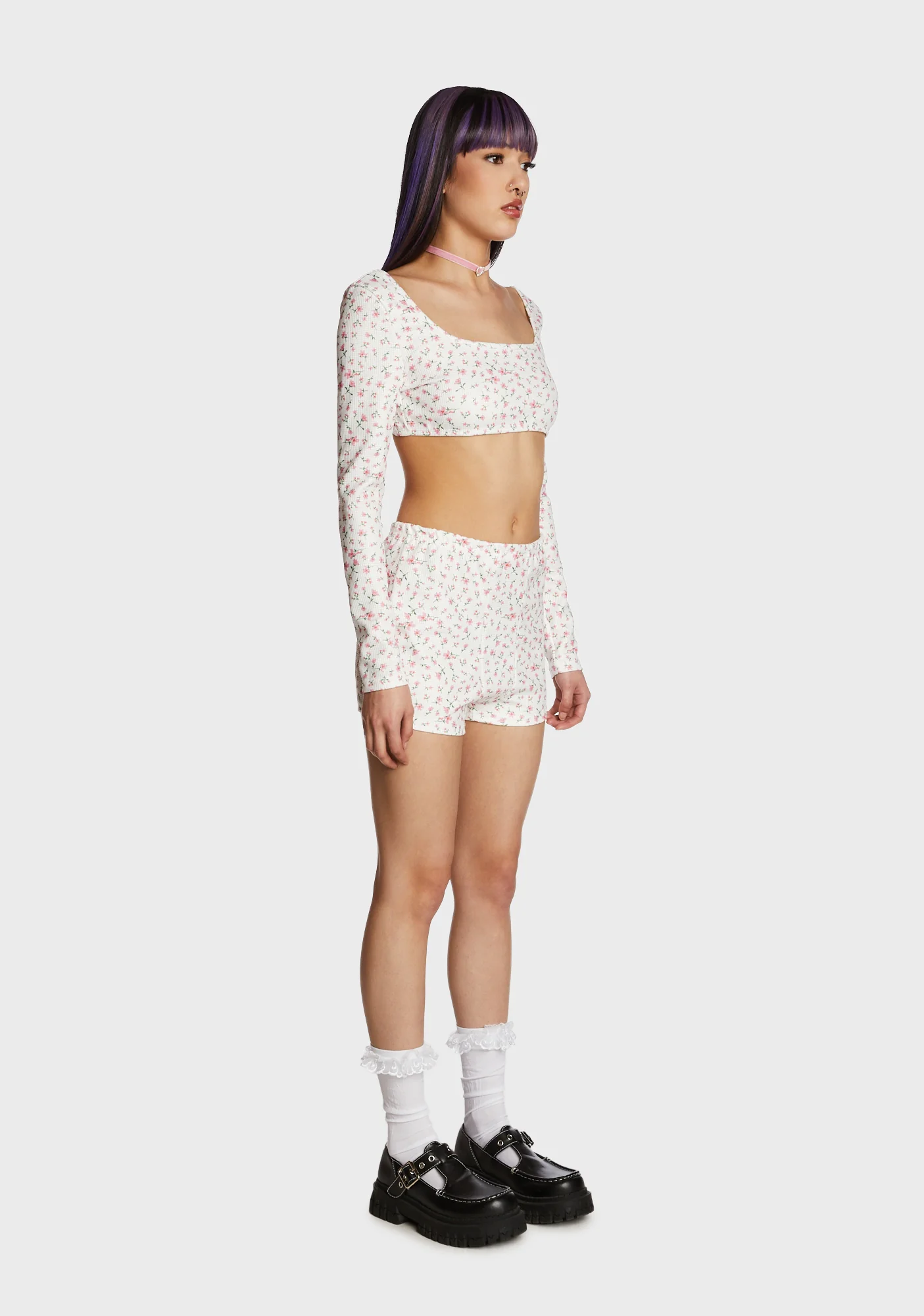 Among Beauty Shorts Set - Image 4