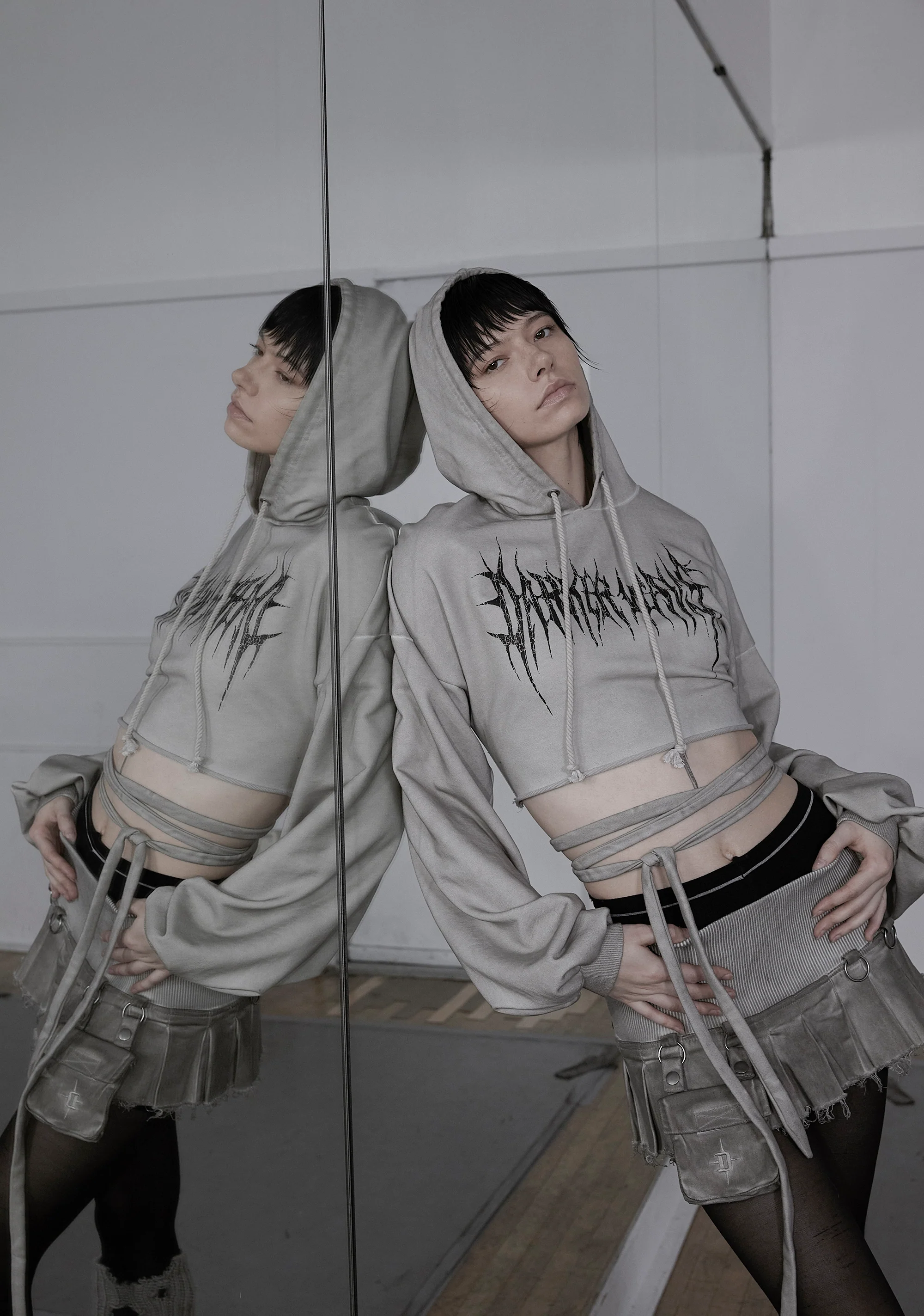 Pitch Backless Cropped Hoodie - Image 4