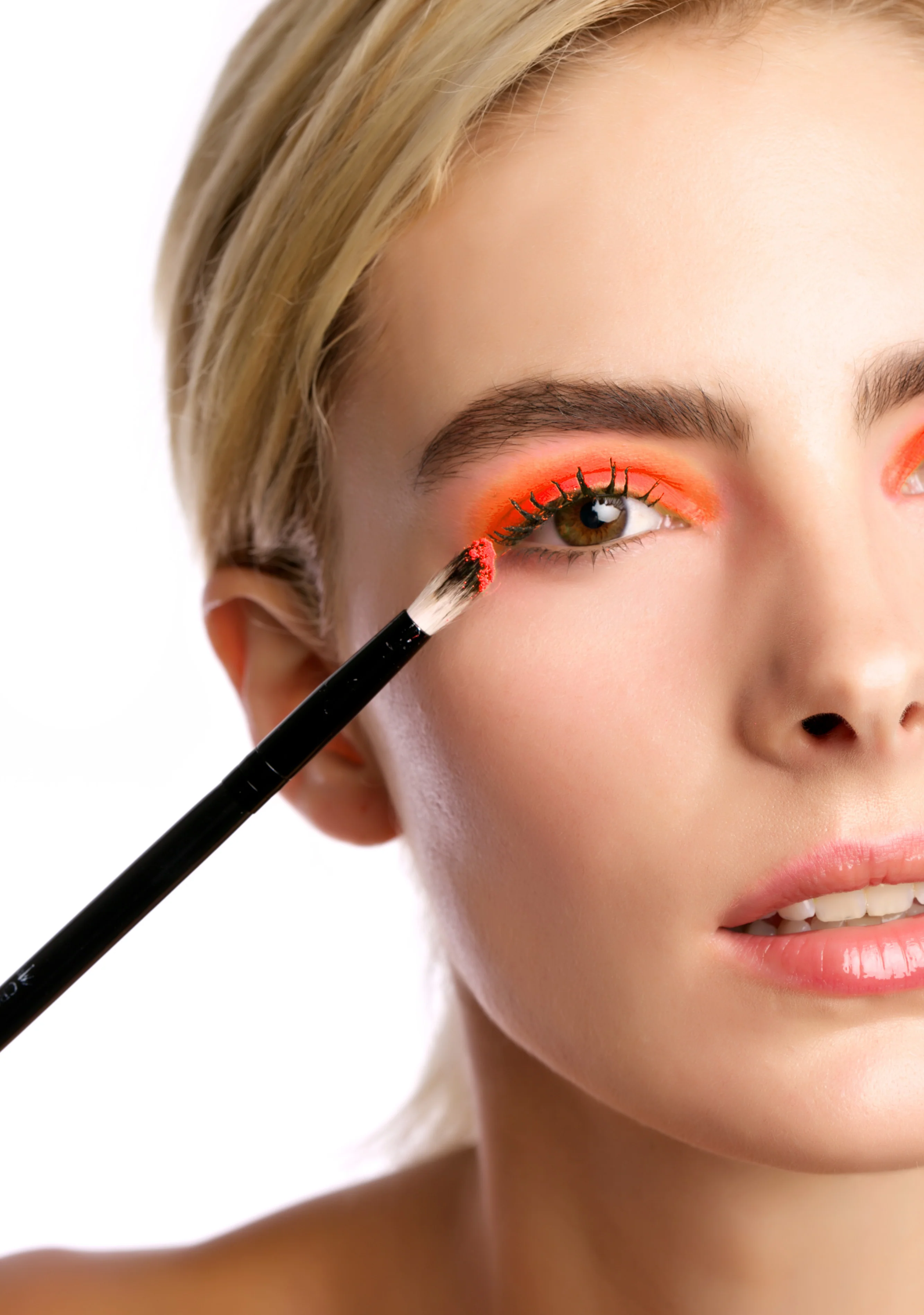 Citrus Radiate UV Neon Loose Eyeshadow - Image 3