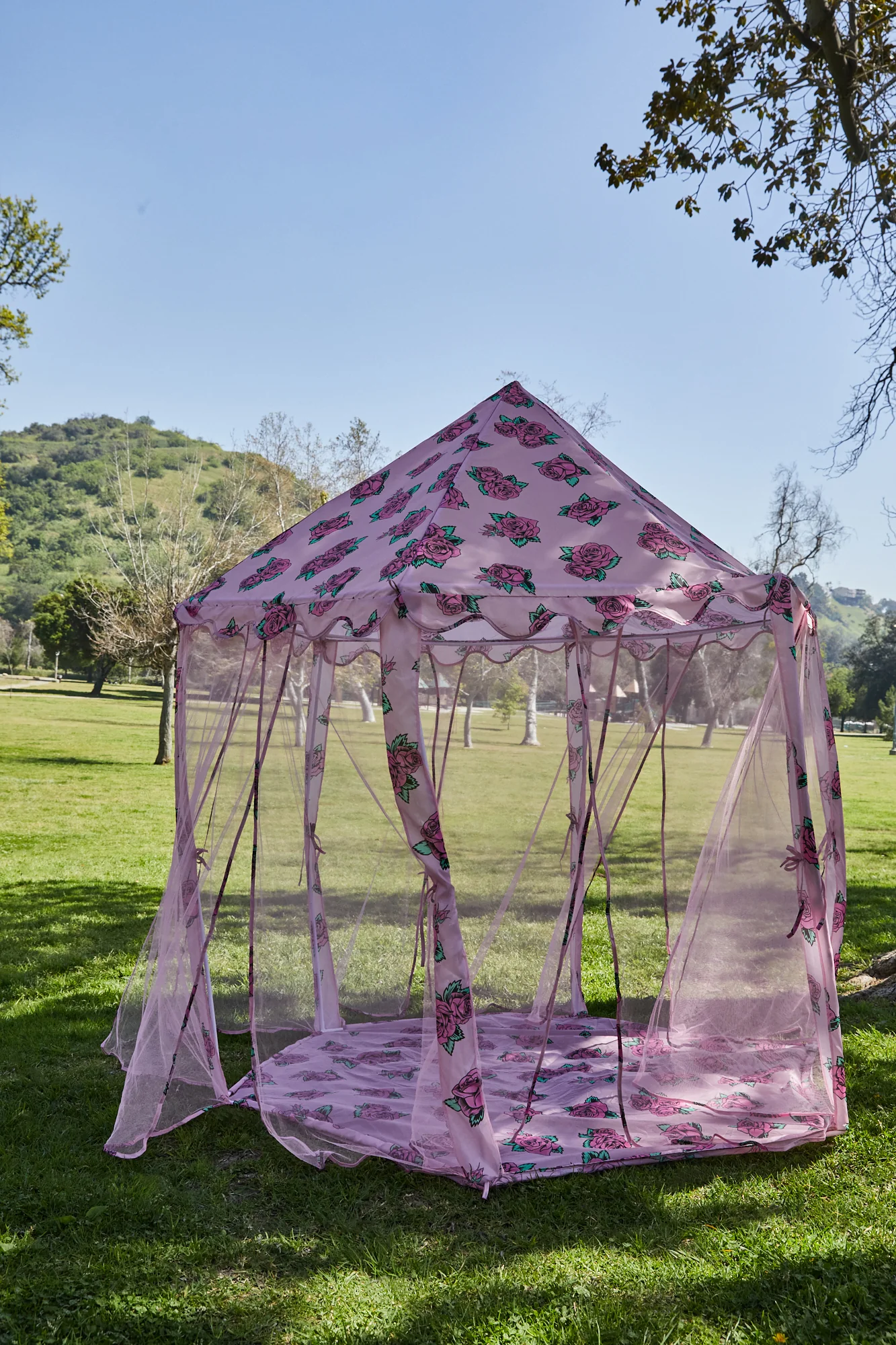 Forever Love Pop Up Tent - Image 2