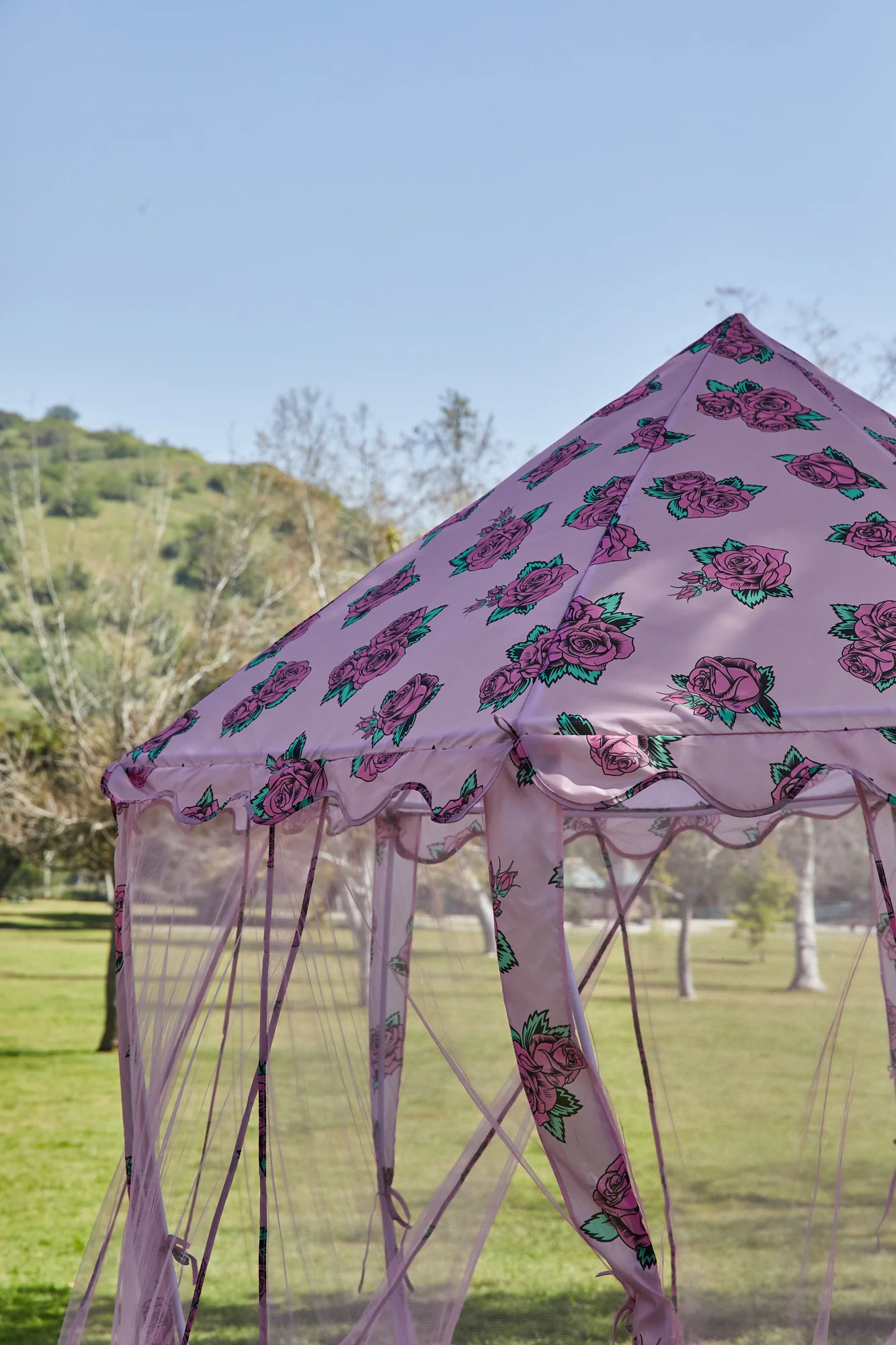 Forever Love Pop Up Tent - Image 3