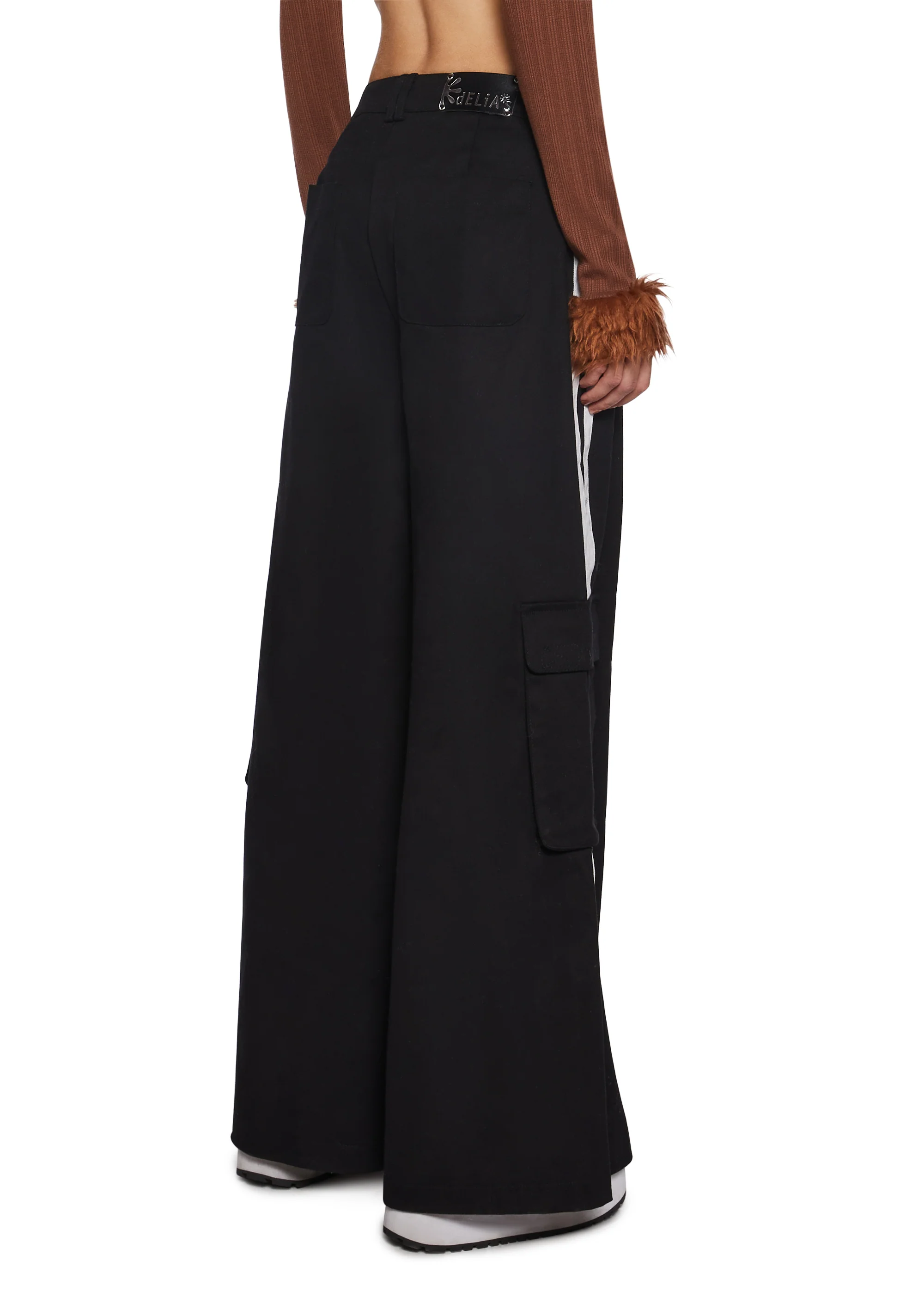 Have You Crushing Wide Leg Cargo Pants - Image 4