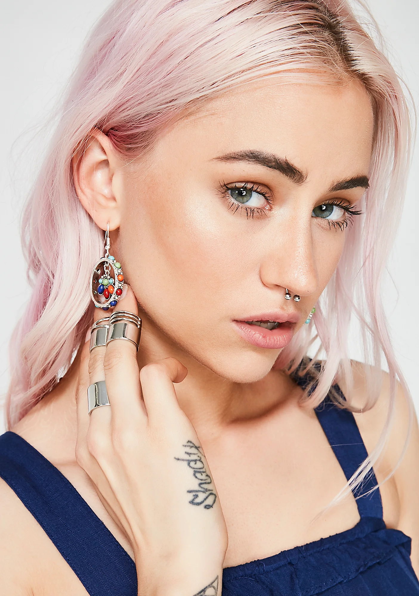 Loca Por Vida Earrings - Image 4