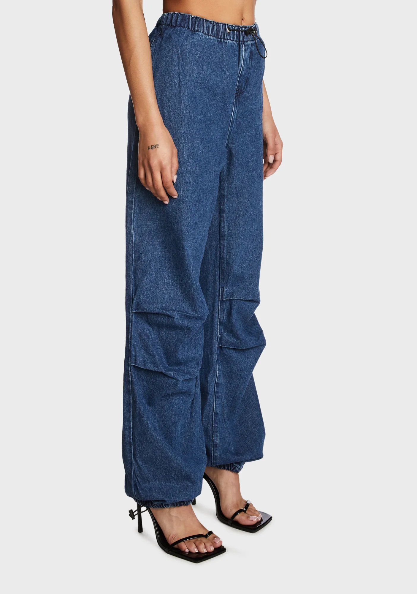 Lorleai Oversized Cargo Jeans - Image 3