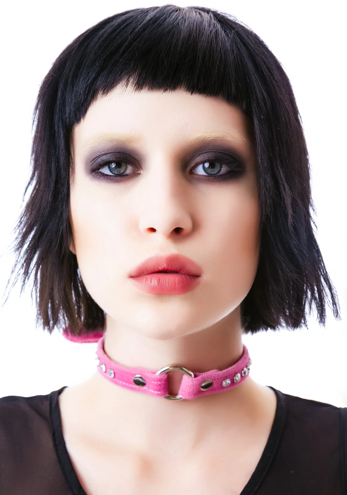 O Face Velvet Crystal Choker - Image 13