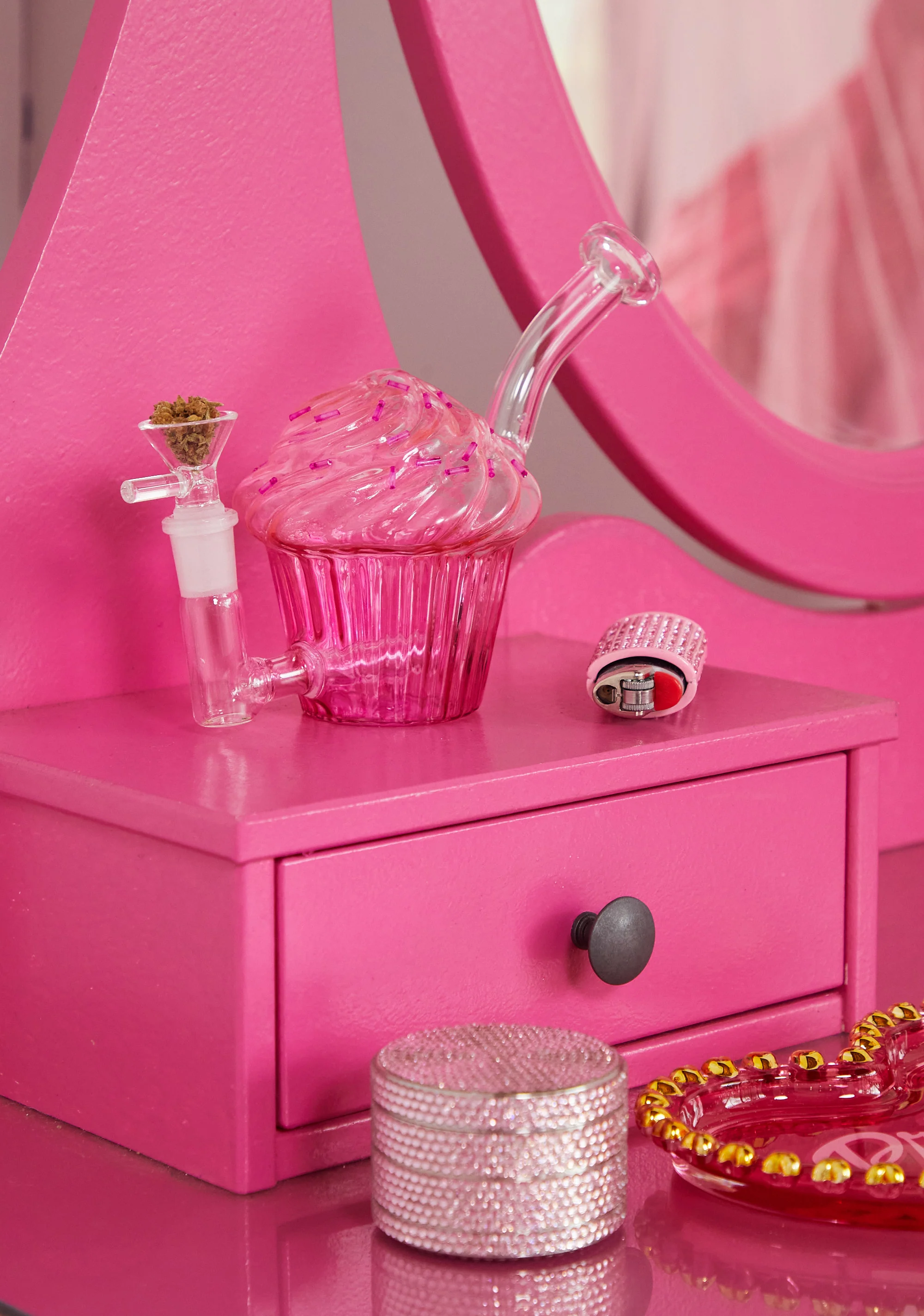 Sweet Fantasies Cupcake Bong - Image 2