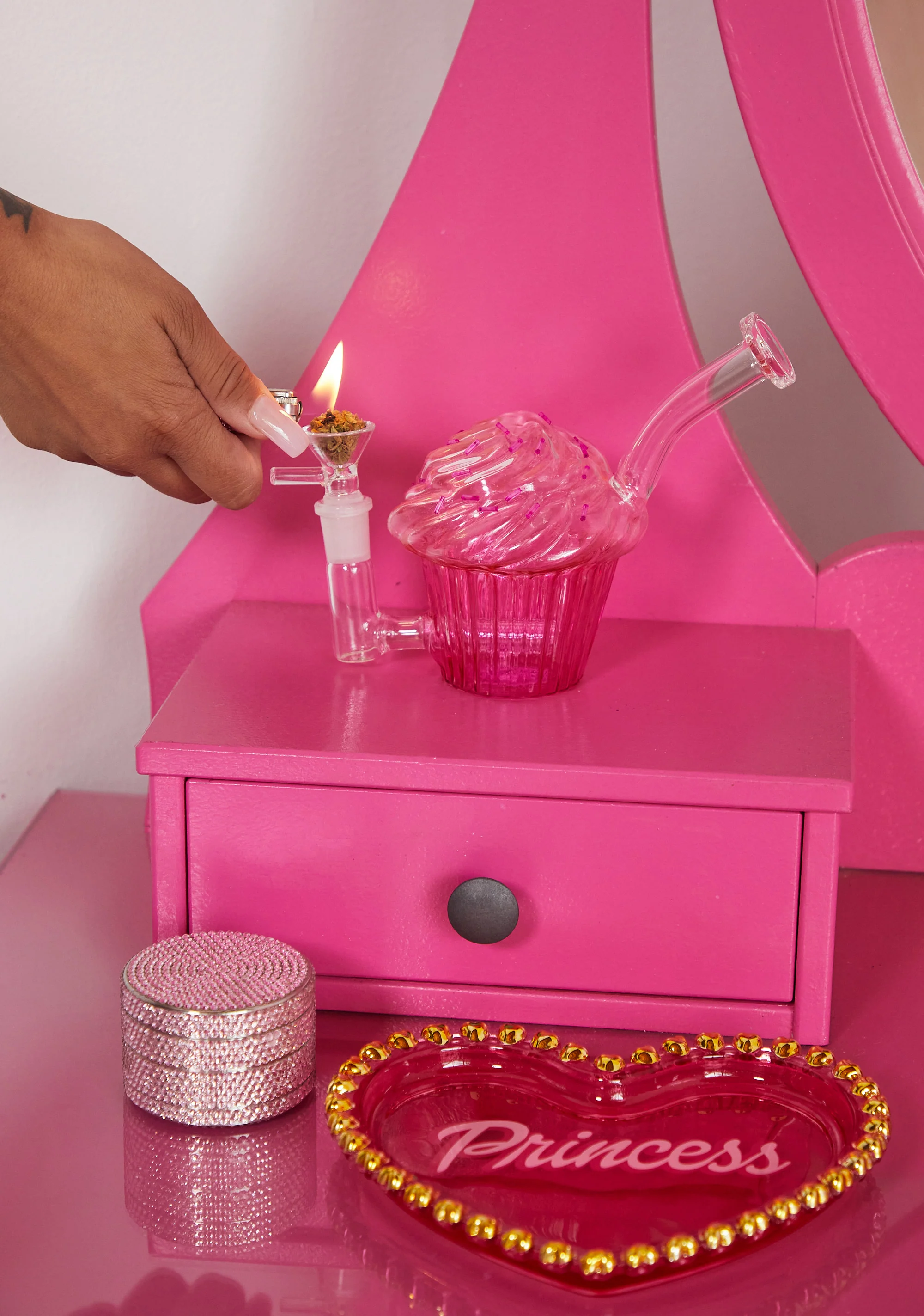 Sweet Fantasies Cupcake Bong - Image 5