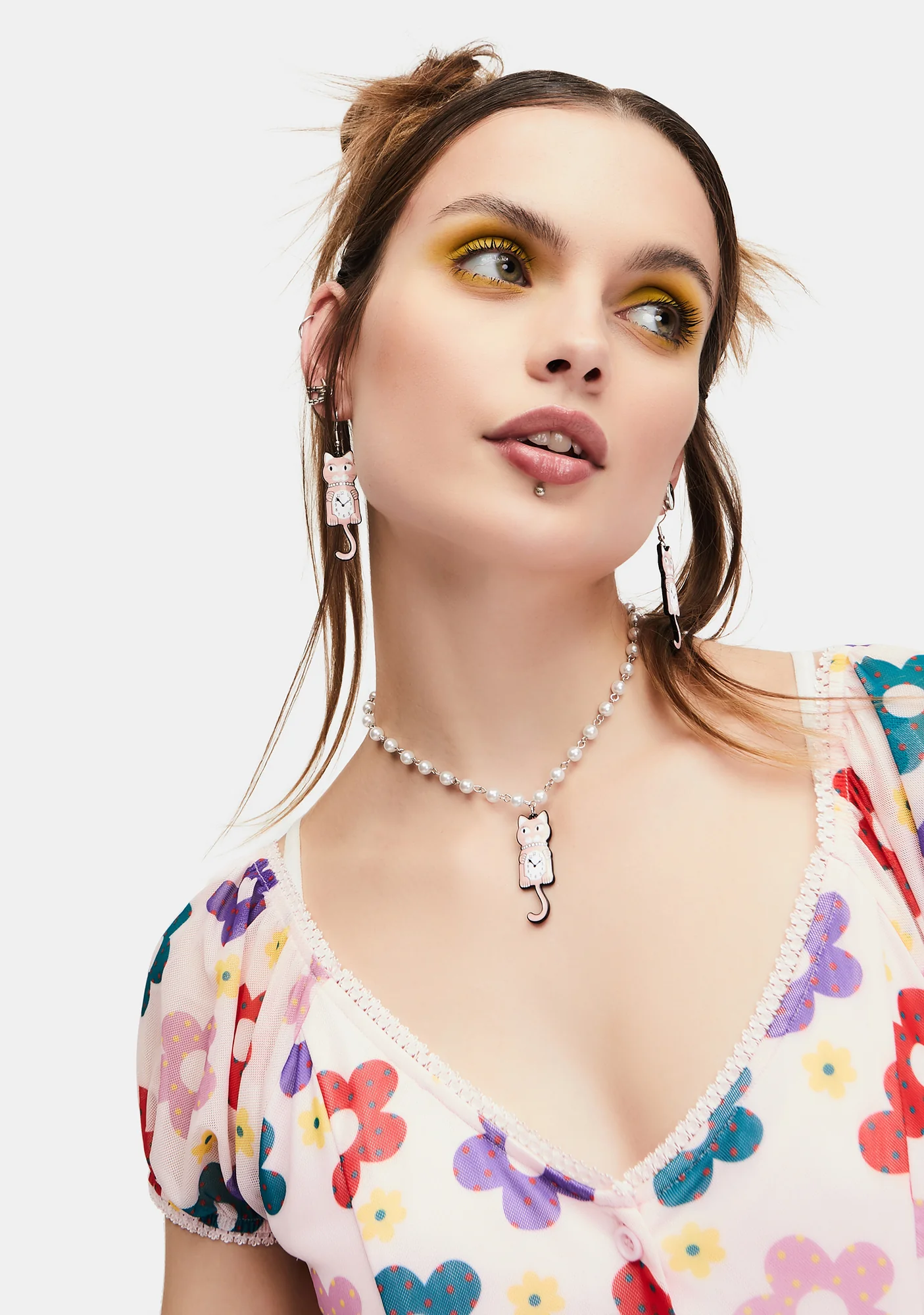 Turning Back Time Cat Drop Earrings - Image 4