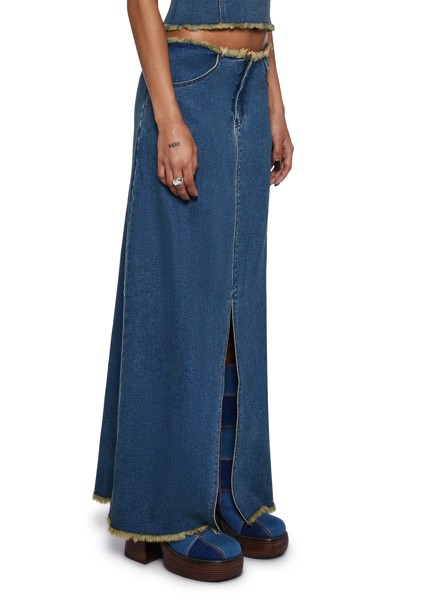 Zaenap Frayed Denim Maxi Skirt - Image 3